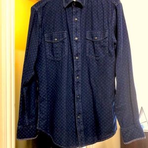 Denim shirt 100 % cotton size medium Age of Wisdom